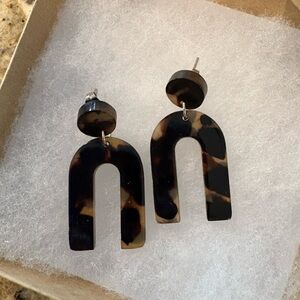 👑CROWNED Free Tortoise Earrings